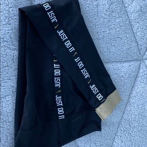 Women’s NIKE leggings